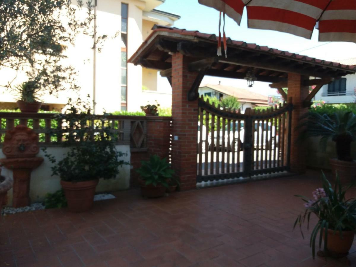 Raffinato Bilocale A Lido Di Camaiore Vicino Al Mare Exteriör bild